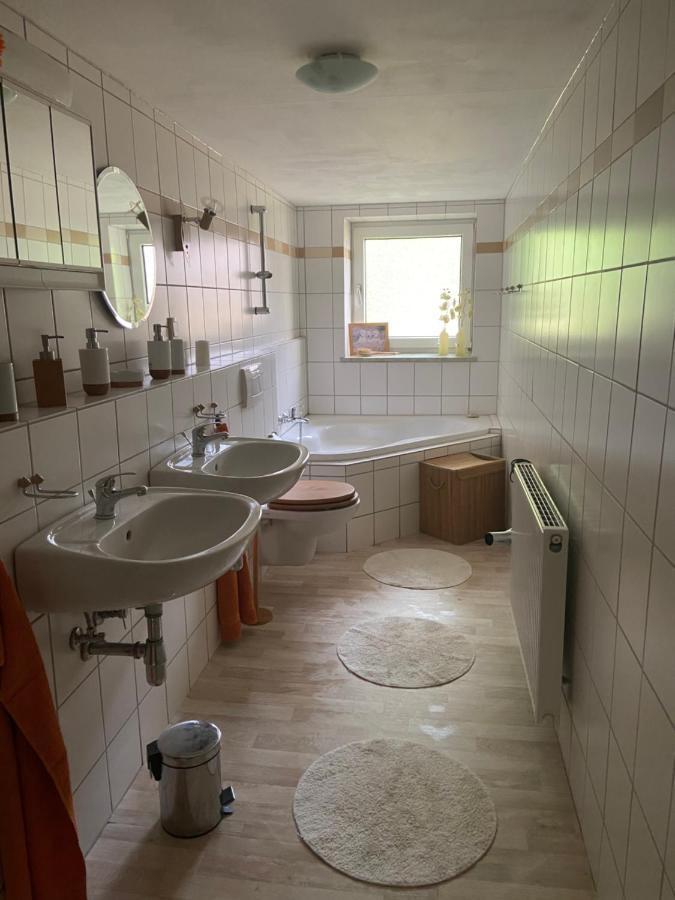 Zeitreise- Haus Mit 5 Schlafzimmern Diemelsee Exteriör bild